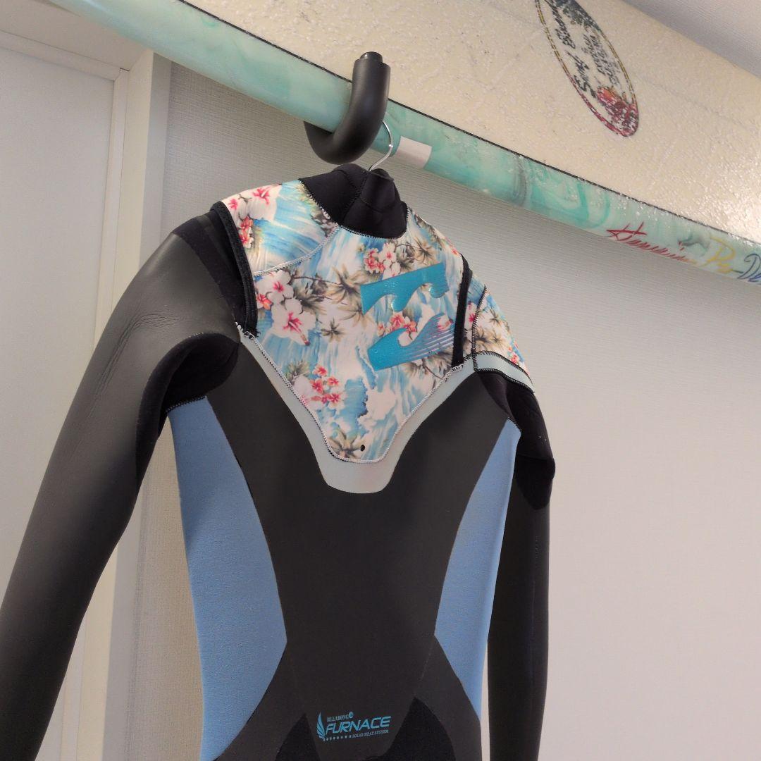 BILLABONG フルスーツ ブラック/ブルー/フラワーお値下げ中