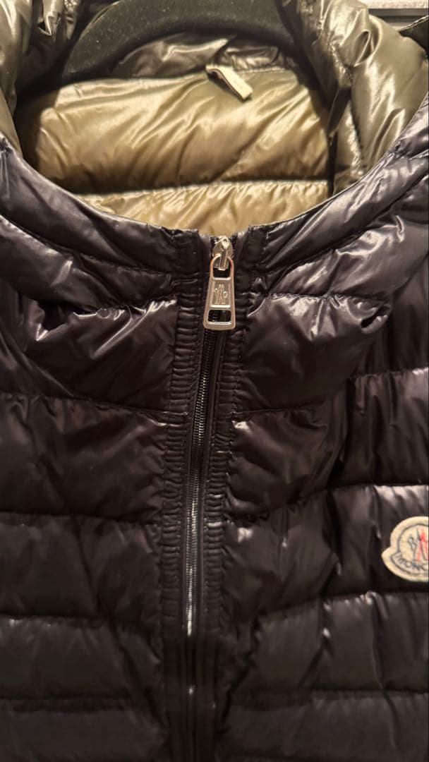 モンクレール　黒 フード付きダウンベスト　6