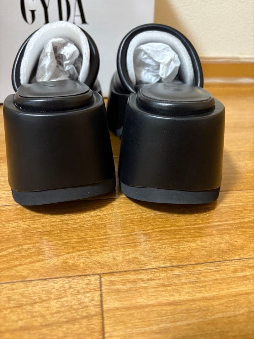 GDllic ボリュームソールサンダル