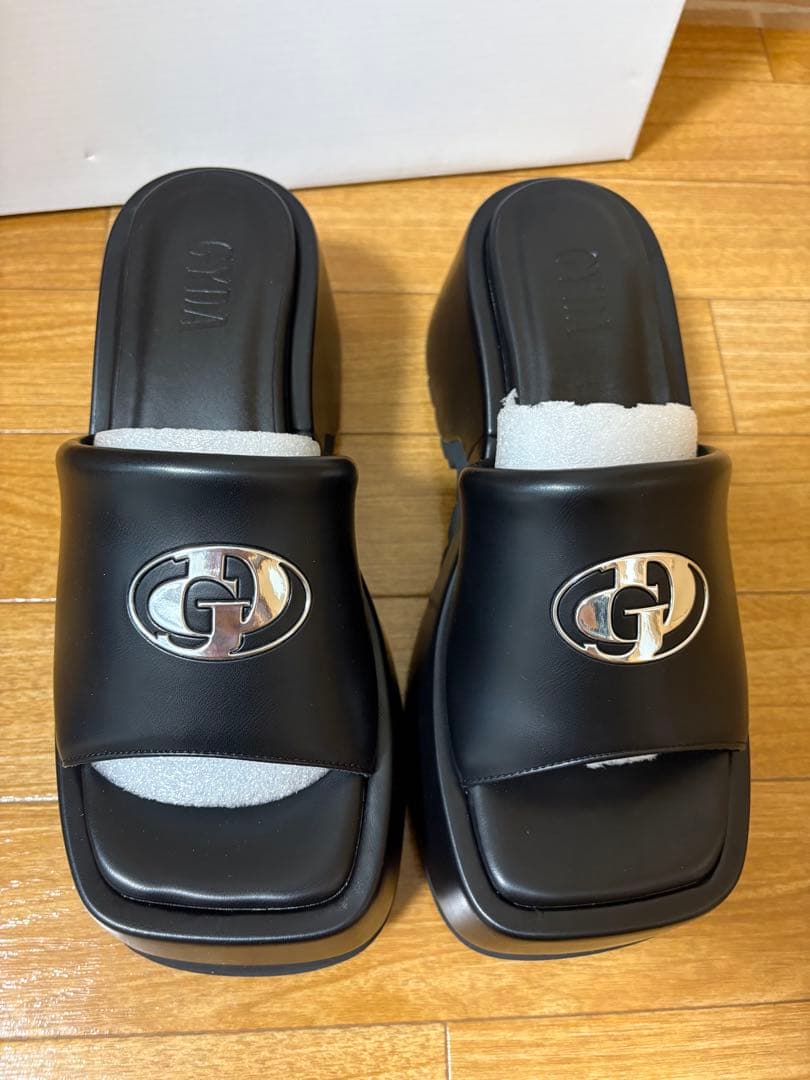 GDllic ボリュームソールサンダル