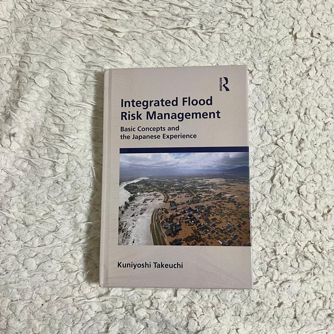 洋書 Integrated Flood Risk Management