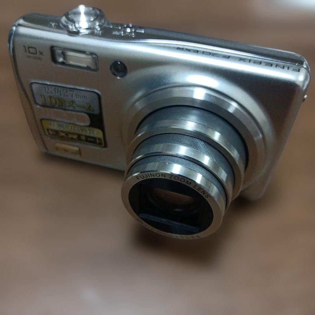 FUJIFILM FinePix F70EXR コンパクトデジタルカメラ