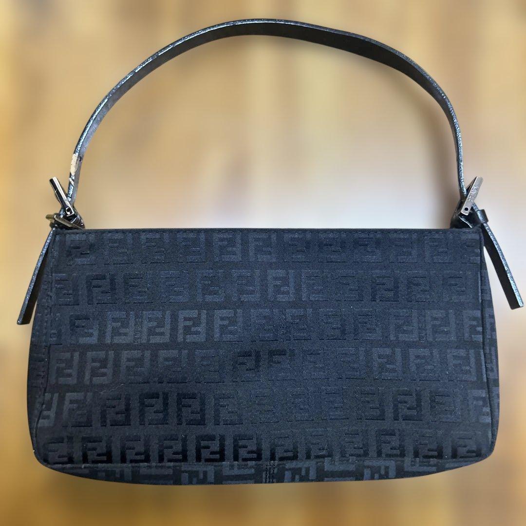 B12-73 FENDI フェンディ ズッキーニ アクセサリーポーチ 黒