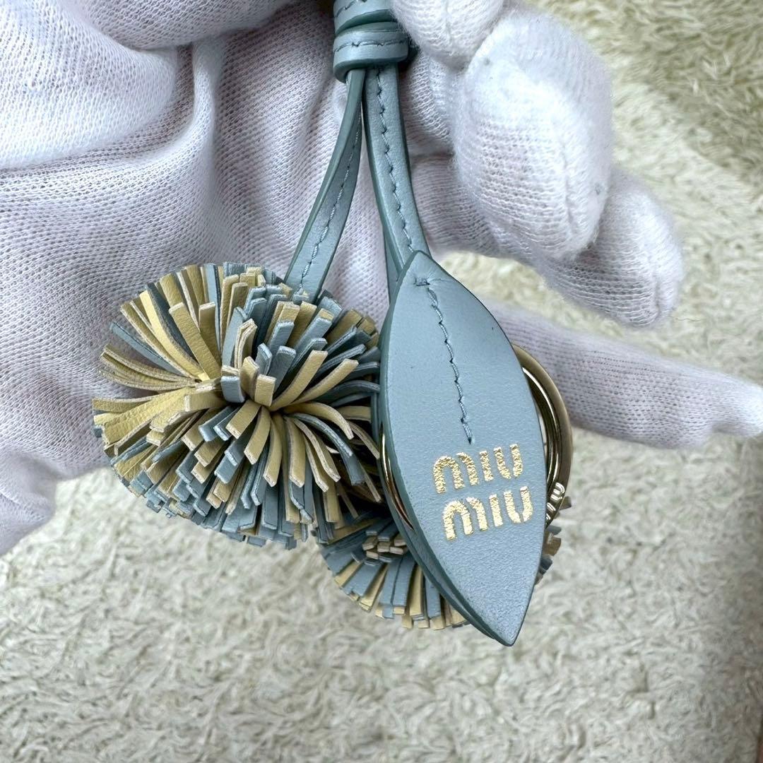 極美品★MIUMIU 25ss レザー トリック チャーム リング ロゴ ブルー