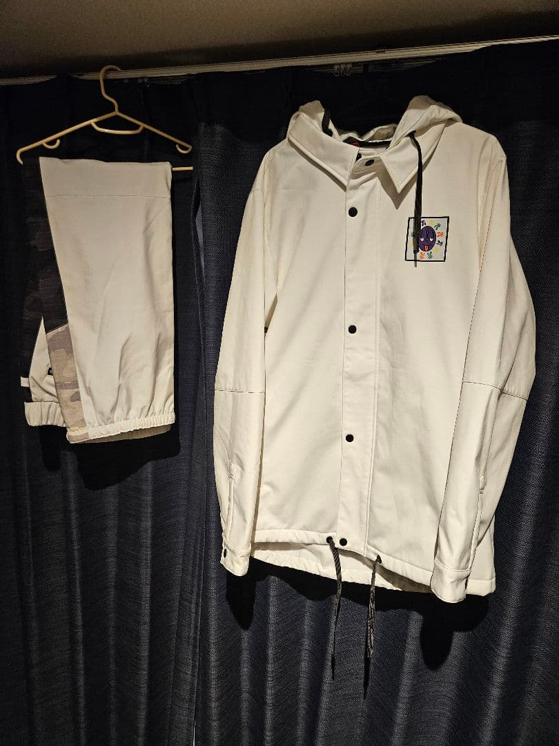 22-23 スノボウェア 686 ホワイトジャケット パンツセット