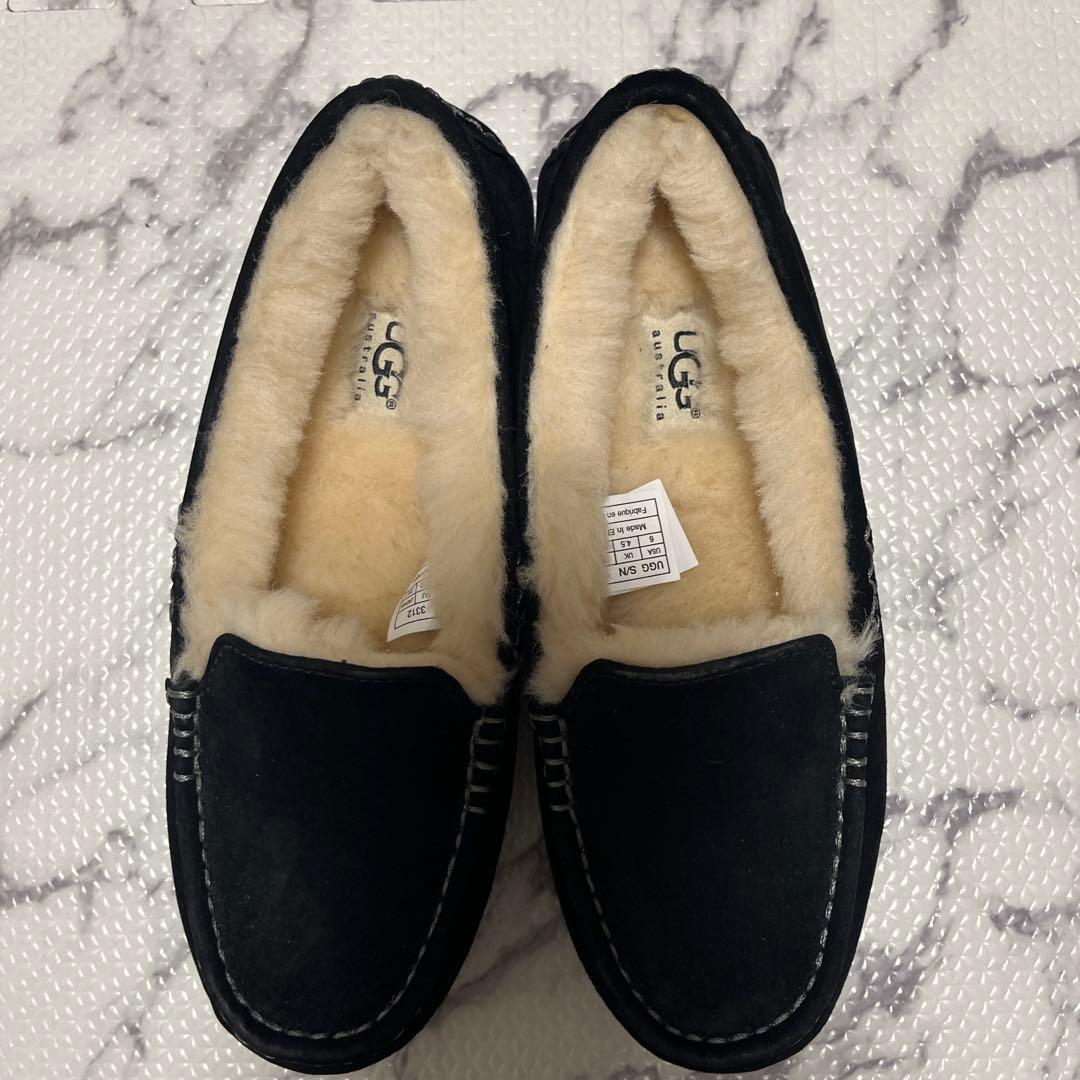 【美品】★UGG ブラック ムートンアンスレーモカシン