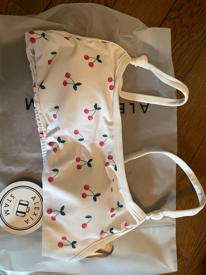 alexia stam 水着　上のみ　新品未使用　チェリー柄