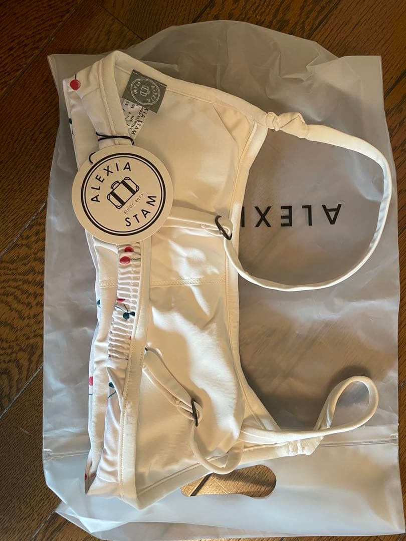 alexia stam 水着　上のみ　新品未使用　チェリー柄