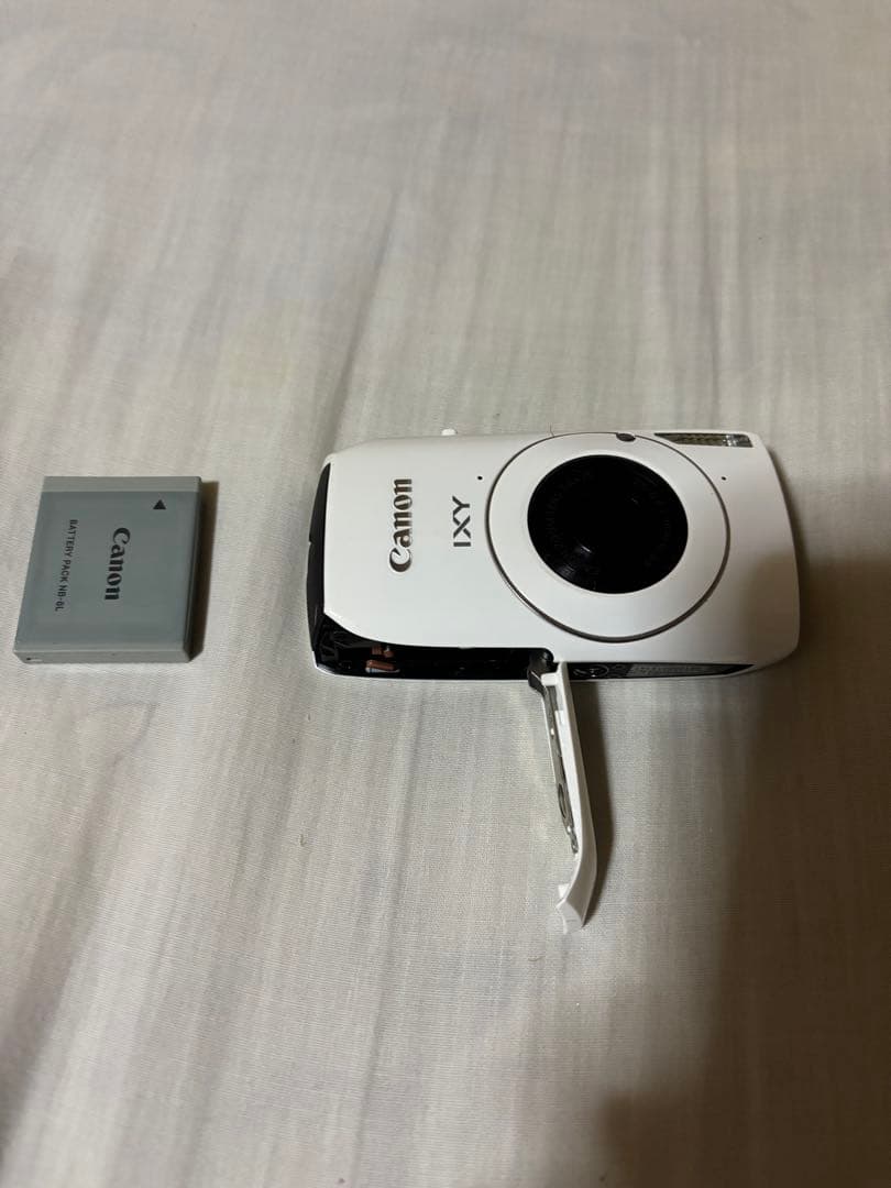 Canon IXY 30s ホワイト コンパクトデジタルカメラ ジャンク品