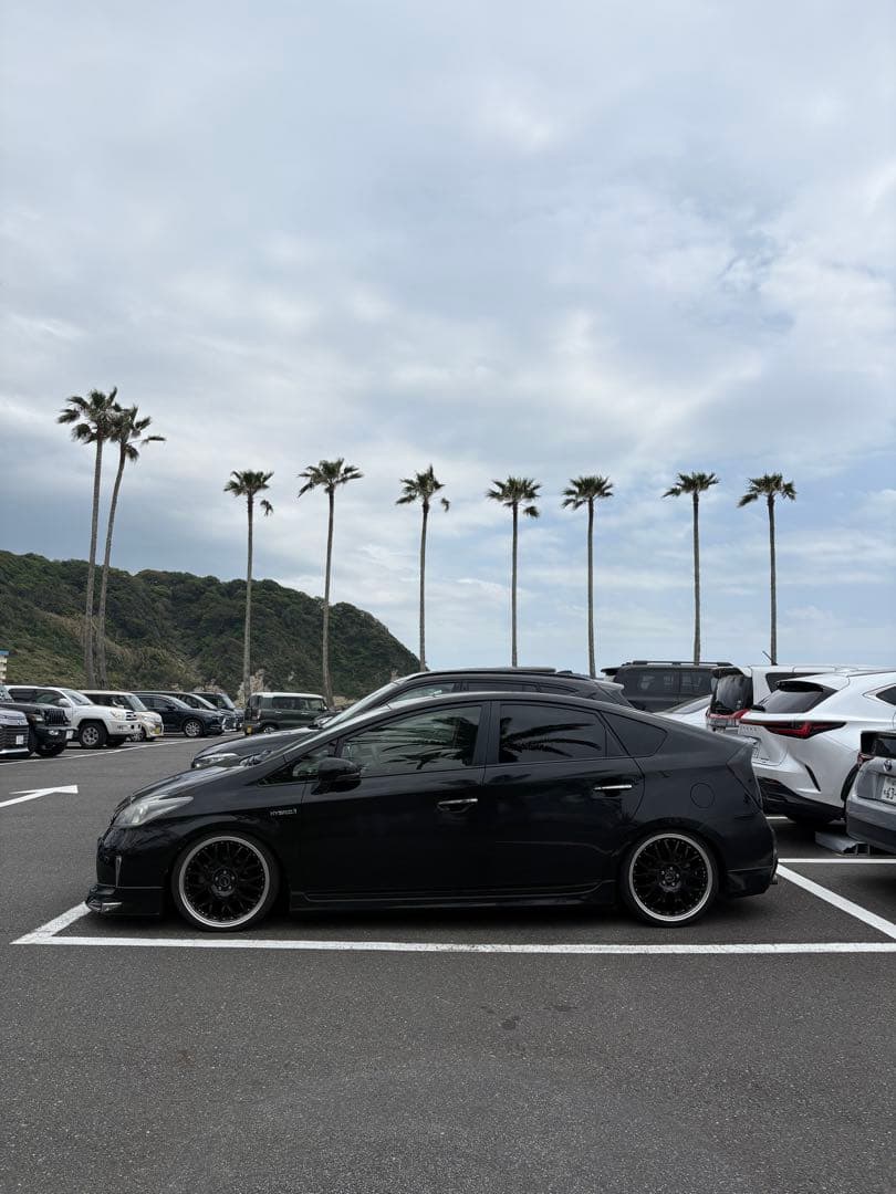 【最終値下げ】30プリウス 19インチ　アネーロコラソン