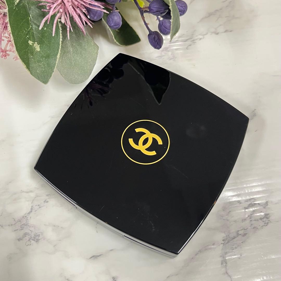 CHANEL エンチャンテッド　ナイト　アイシャドウ／チークカラー