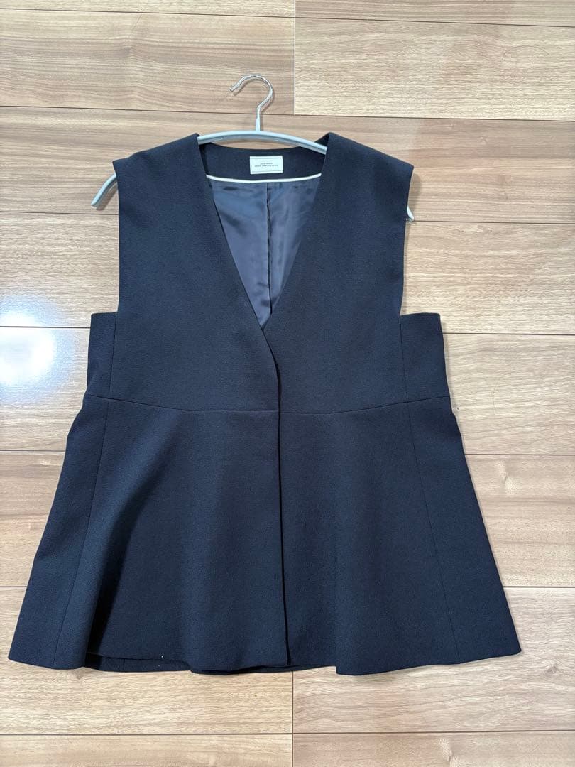 fleurie(フルリー) ペプラム ジレ