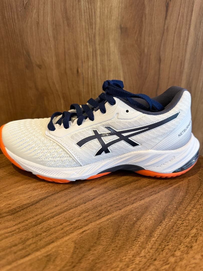 asics バレーボールシューズ　23.5センチ　レディース