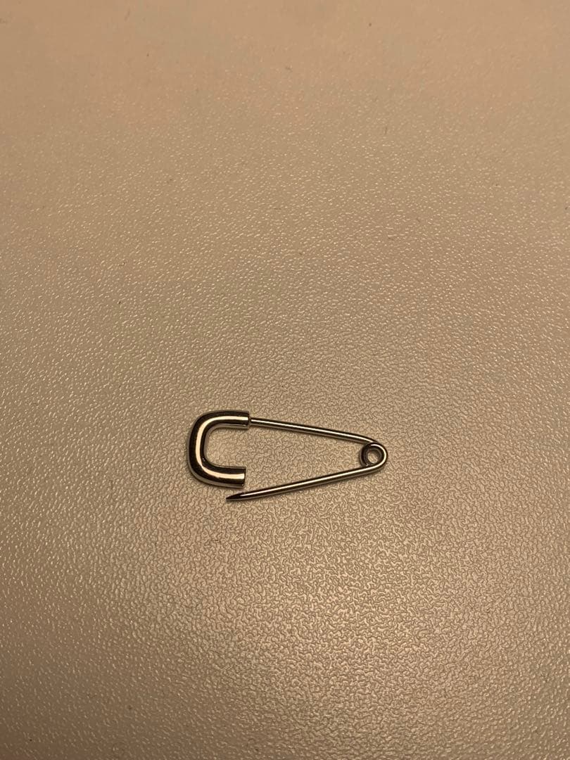 ミキモト　安全ピンモチーフ　ブローチ　K18