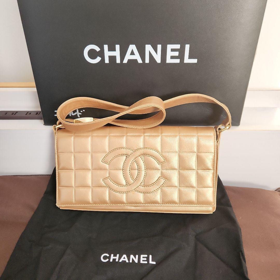 CHANEL チョコバーショルダーバッグ