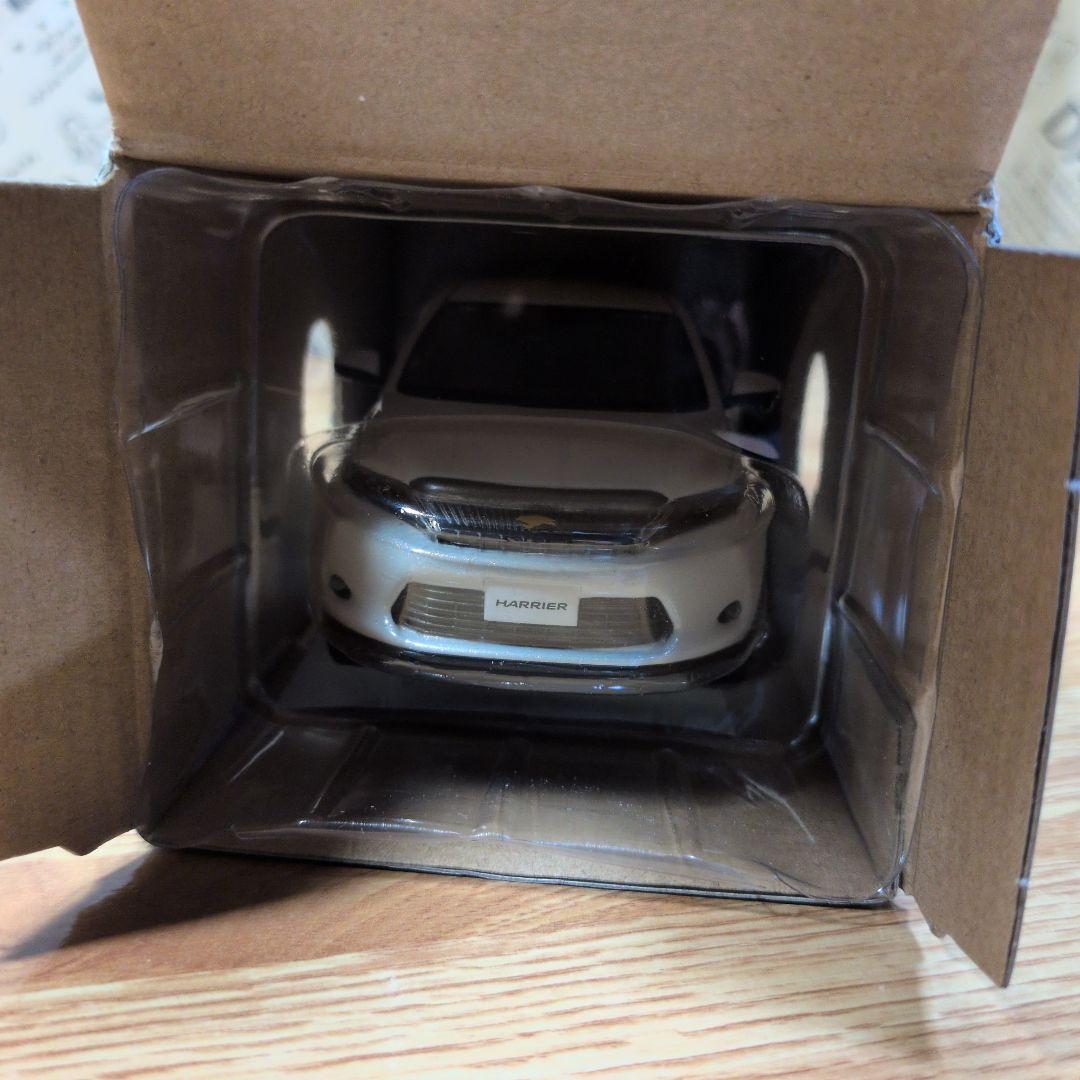 トヨタ ハリアー カラーサンプル ホワイトパールクリスタルシャイン 1/30