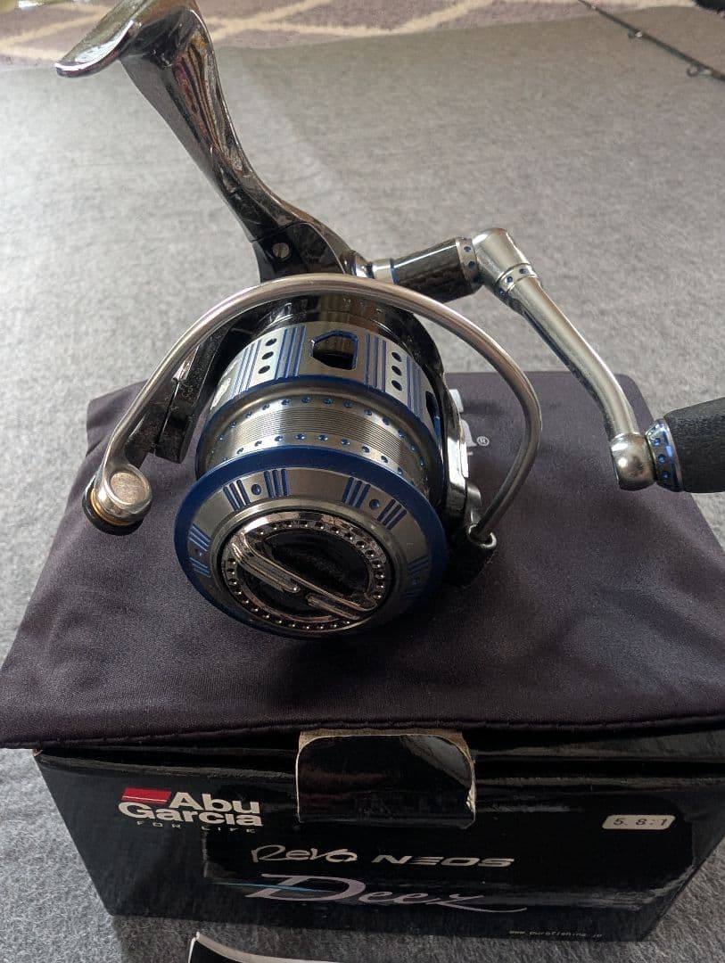 Abu Garcia Revo NEOS Deez スピニングリール