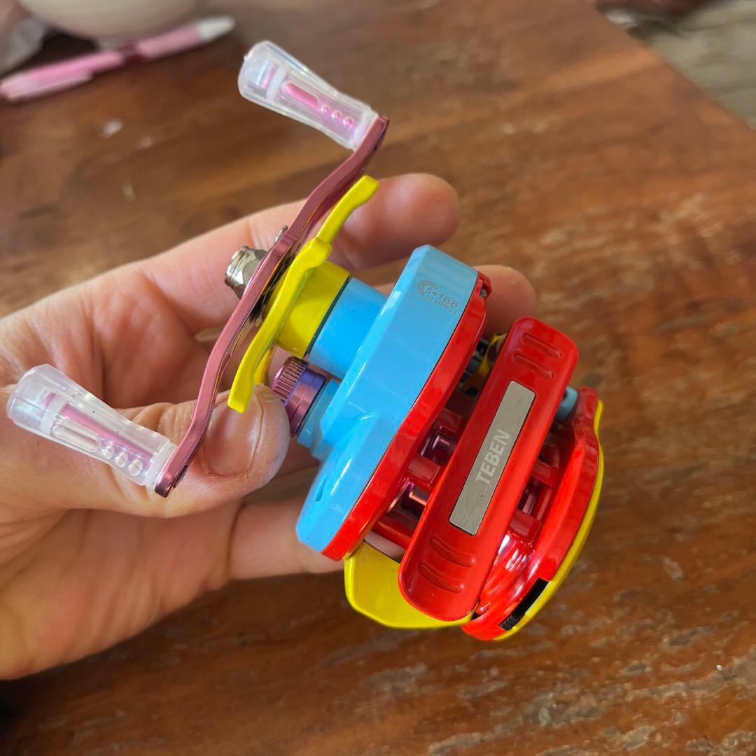 新品 マグネットブレーキ カラフル ベイトリール フィネススプール 軽量