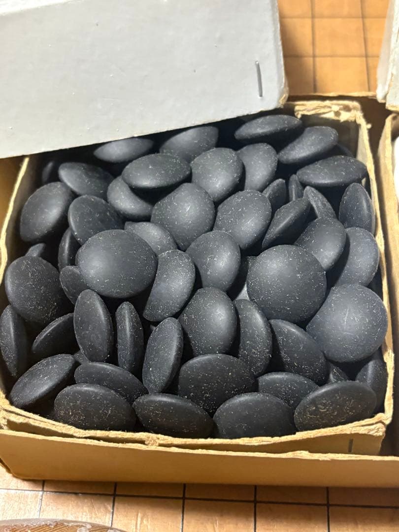 囲碁盤と碁石セット　脚付き　ヘソあり　アンティーク