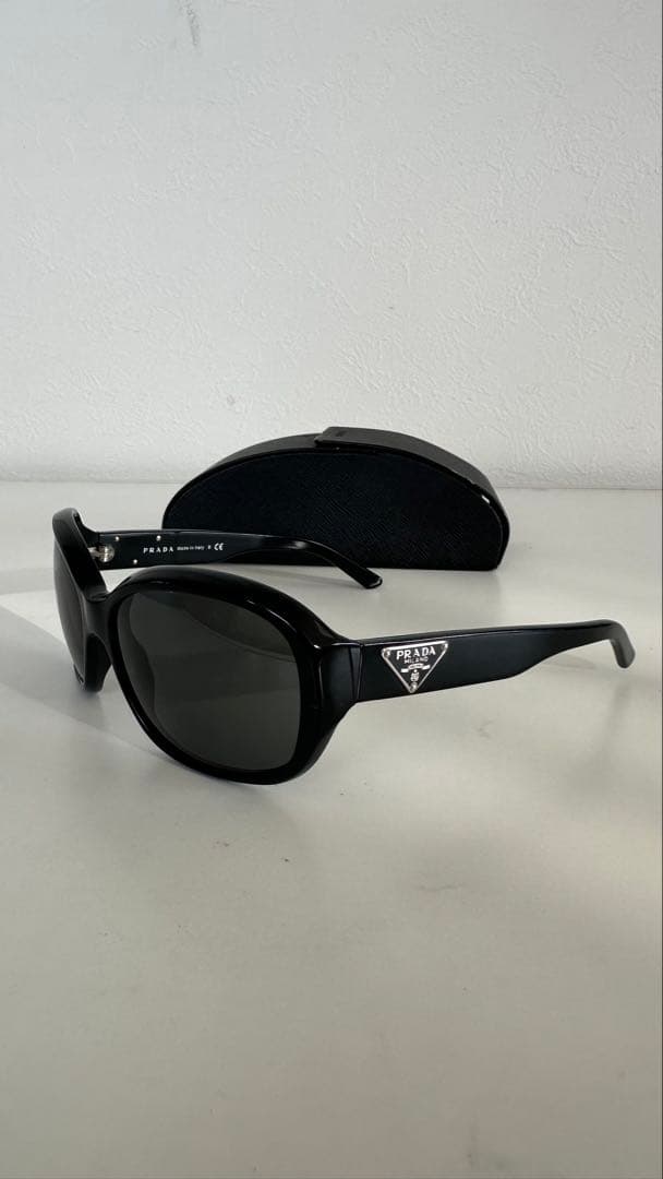 Prada ブラック サングラス