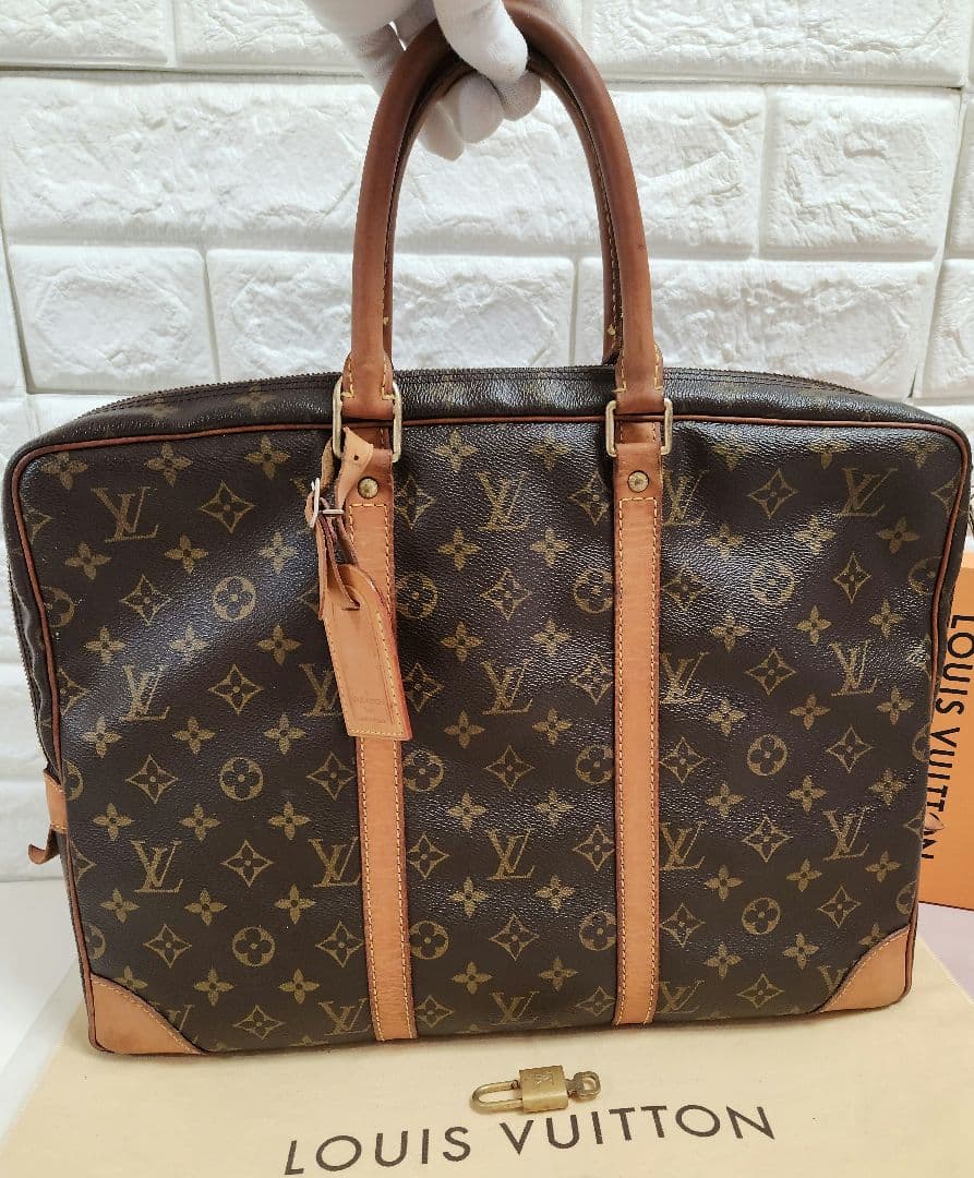 【hiro※】ルイヴィトン モノグラム ポルトドキュマン ヴォワヤージュ