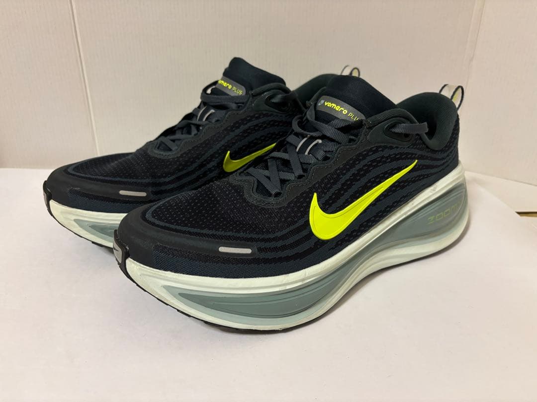 NIKE VOMERO PLUS ナイキ ボメロプラス 27.0cm