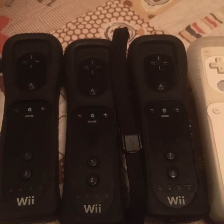 Wii 、そのリモコン、ゲームカセットです！