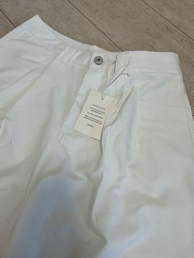 FASHIRU ホワイト ワイドチノスラックス新品未使用　タグ付　サイズＭ