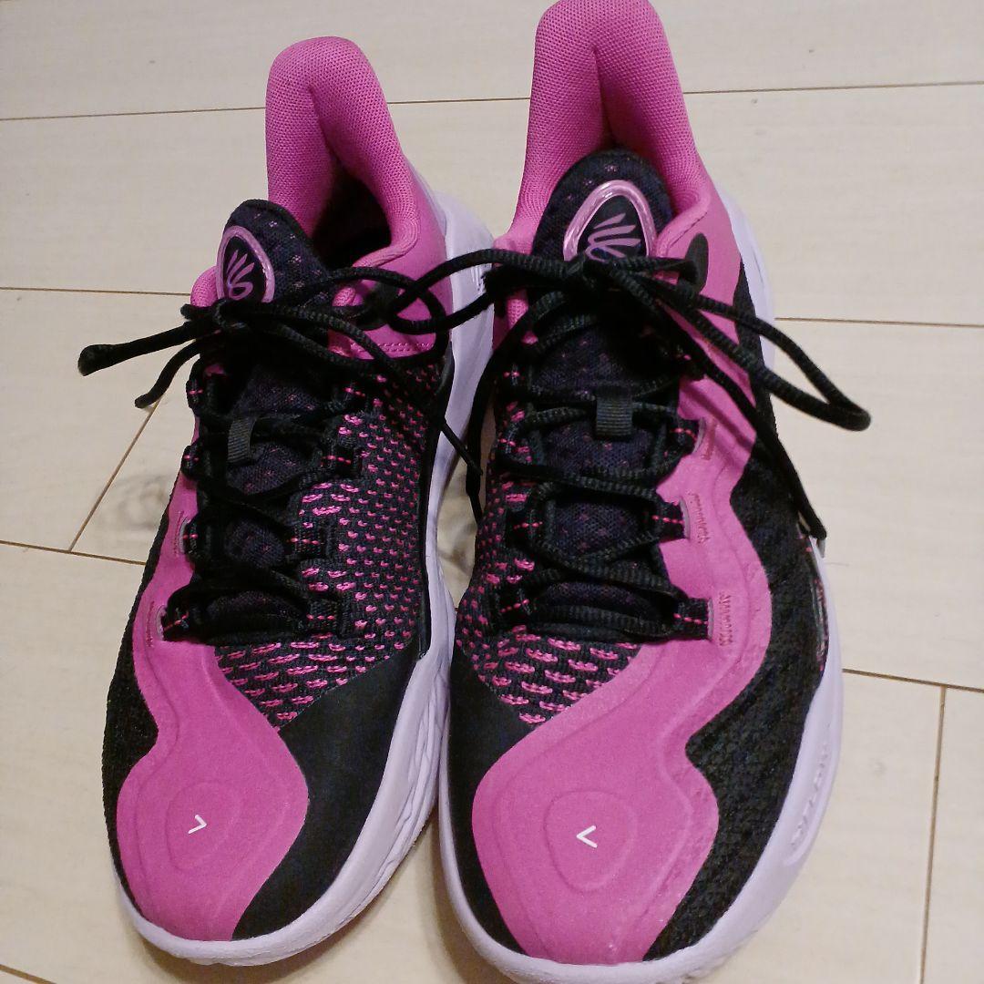 専用本日中にご購入下さいカリー11バスケットボールシューズ ピンク/ブラック