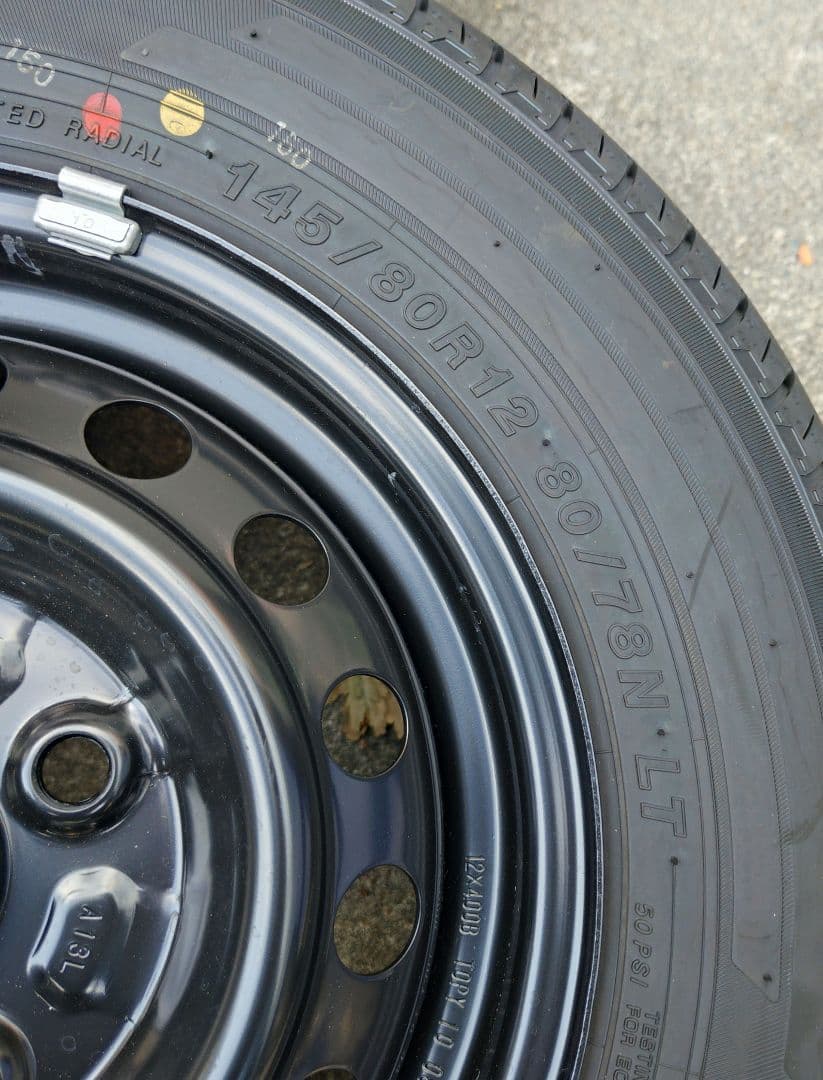 ダイハツ　アトレー　純正タイヤ