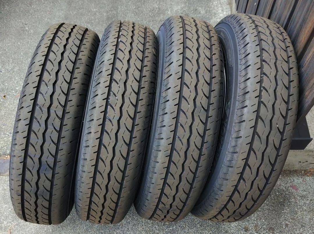 ダイハツ　アトレー　純正タイヤ