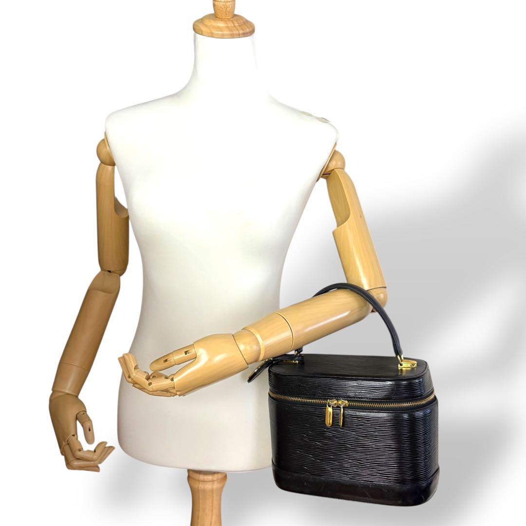 専用 ヴァレンティノガラヴァーニ バニティバッグ レザー ブラック チャーム