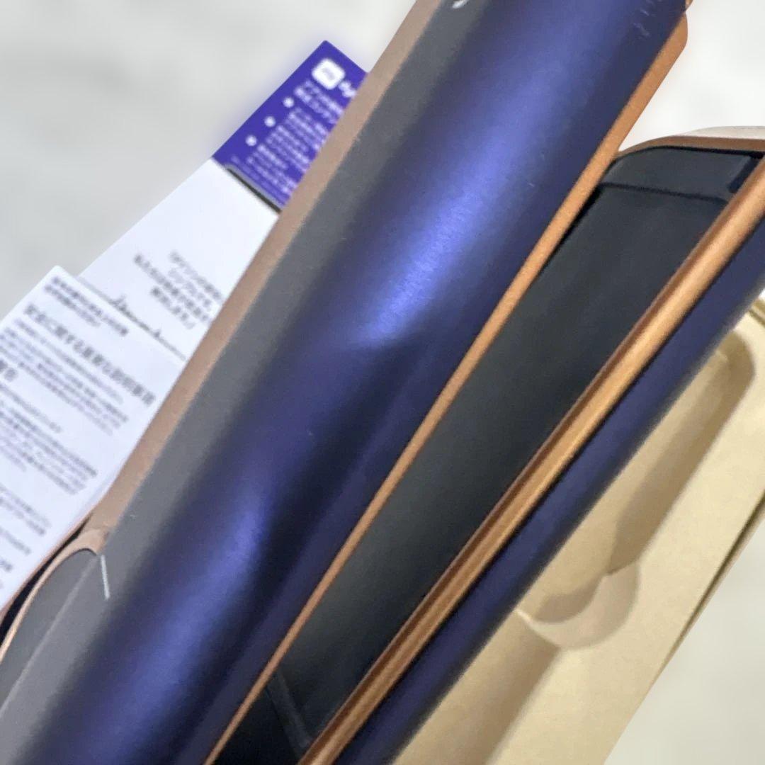 今だけ半額以下　dyson Airstrait HT01 ヘアストレイトナー