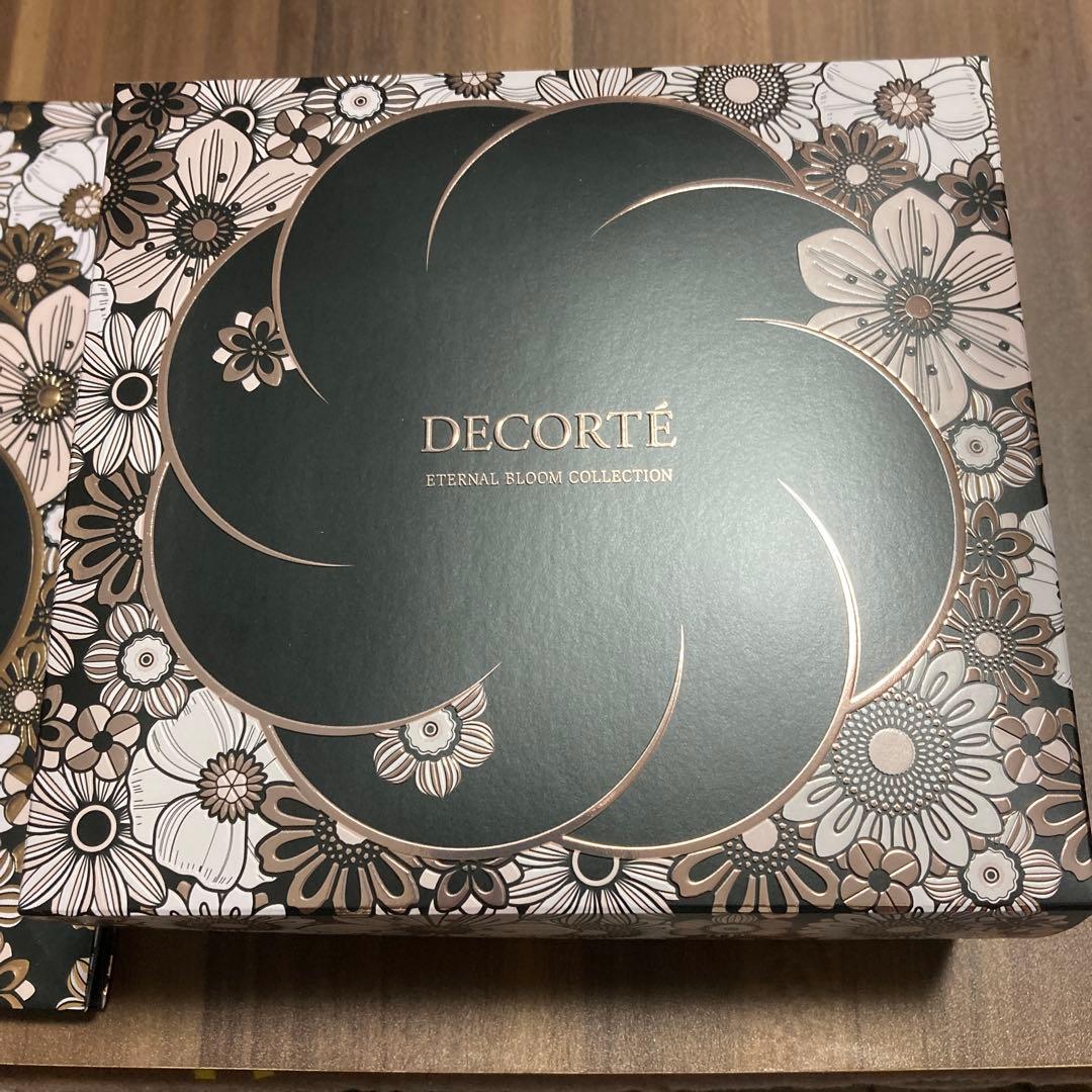 コスメデコルテ　エターナルブルーム　コレクション　2025 クリスマスコフレ