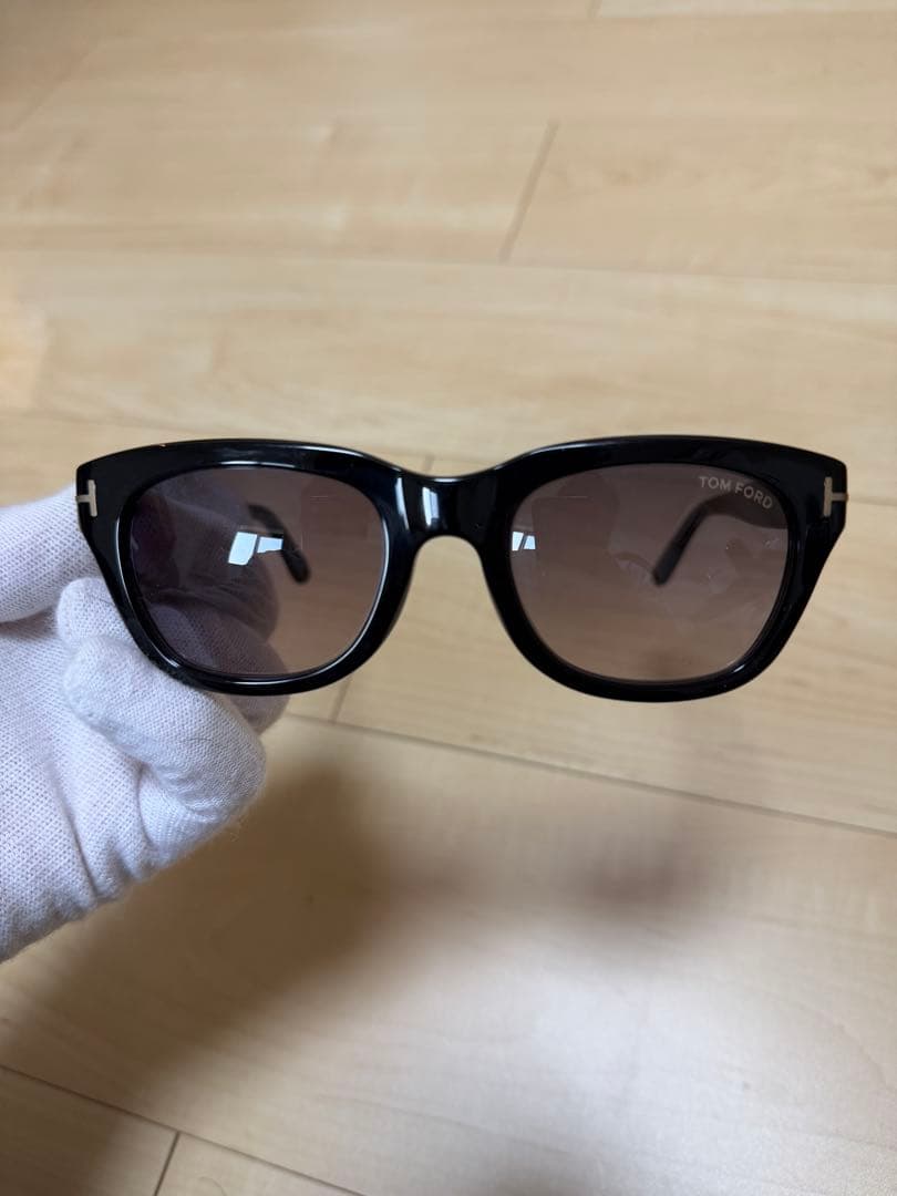 TOM FORD ブラックキャットアイサングラス