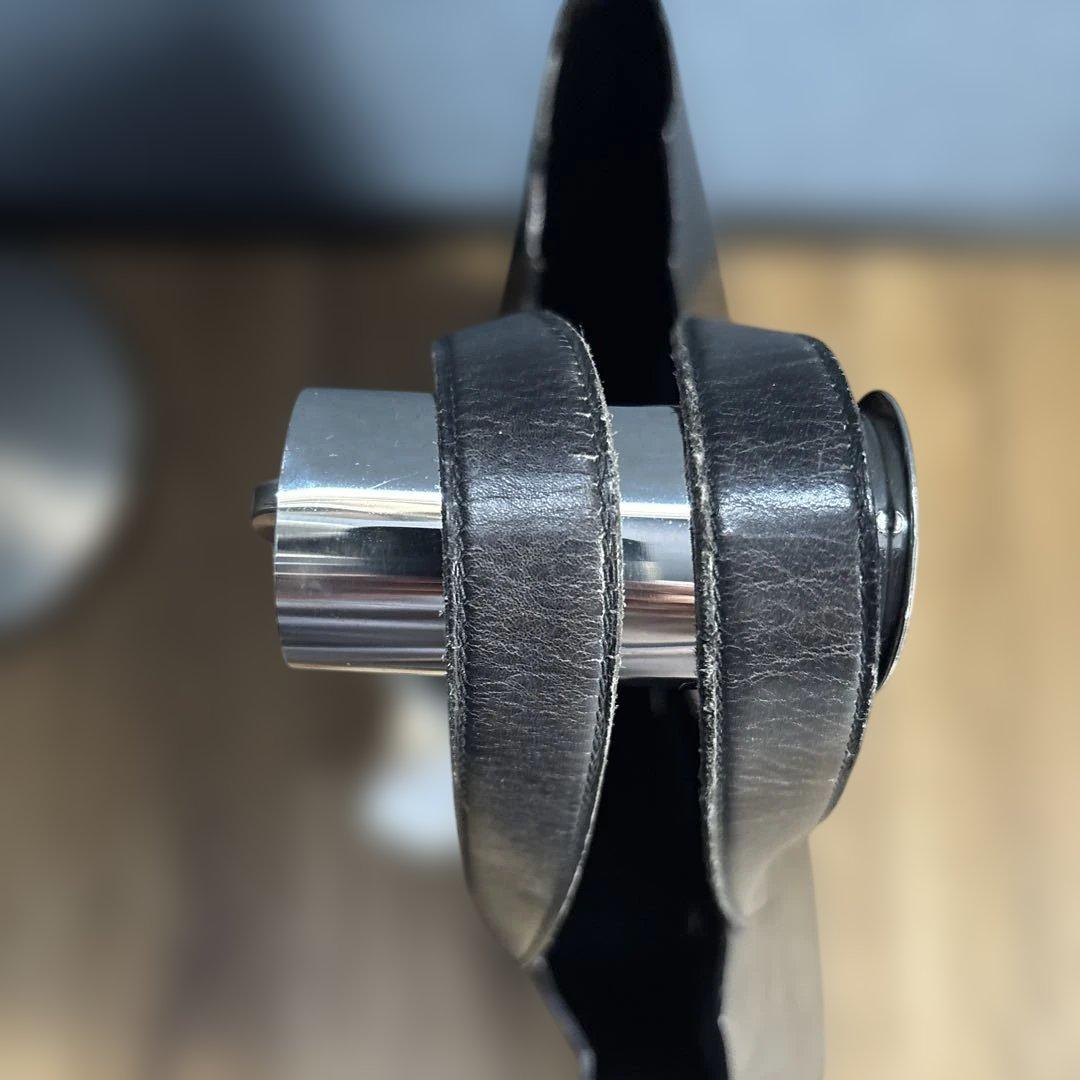 PRADAトートバッグ型抜きロゴ