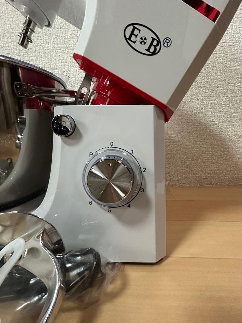 スタンドミキサー 8L大容量 三種類アタッチメント付き 七段階速度調節