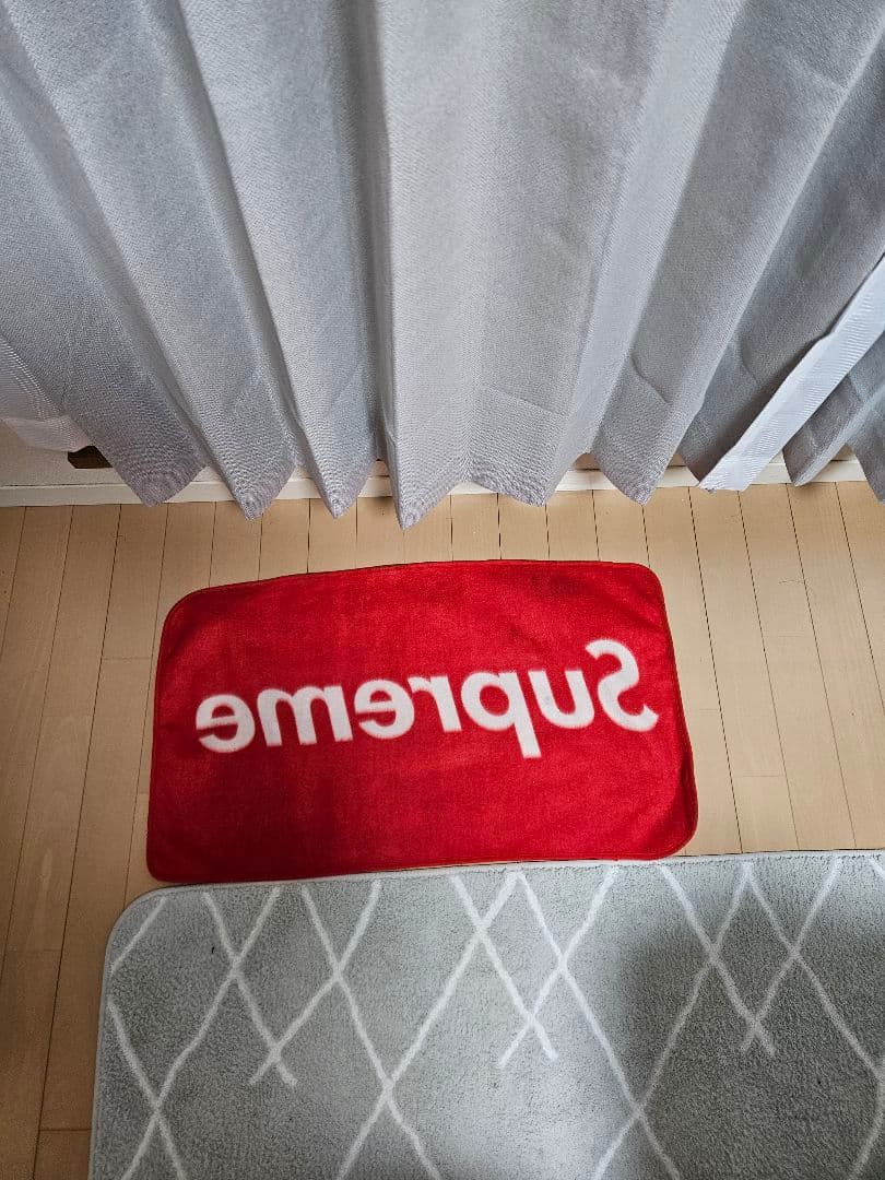 Supreme ロゴ入り インテリアマット