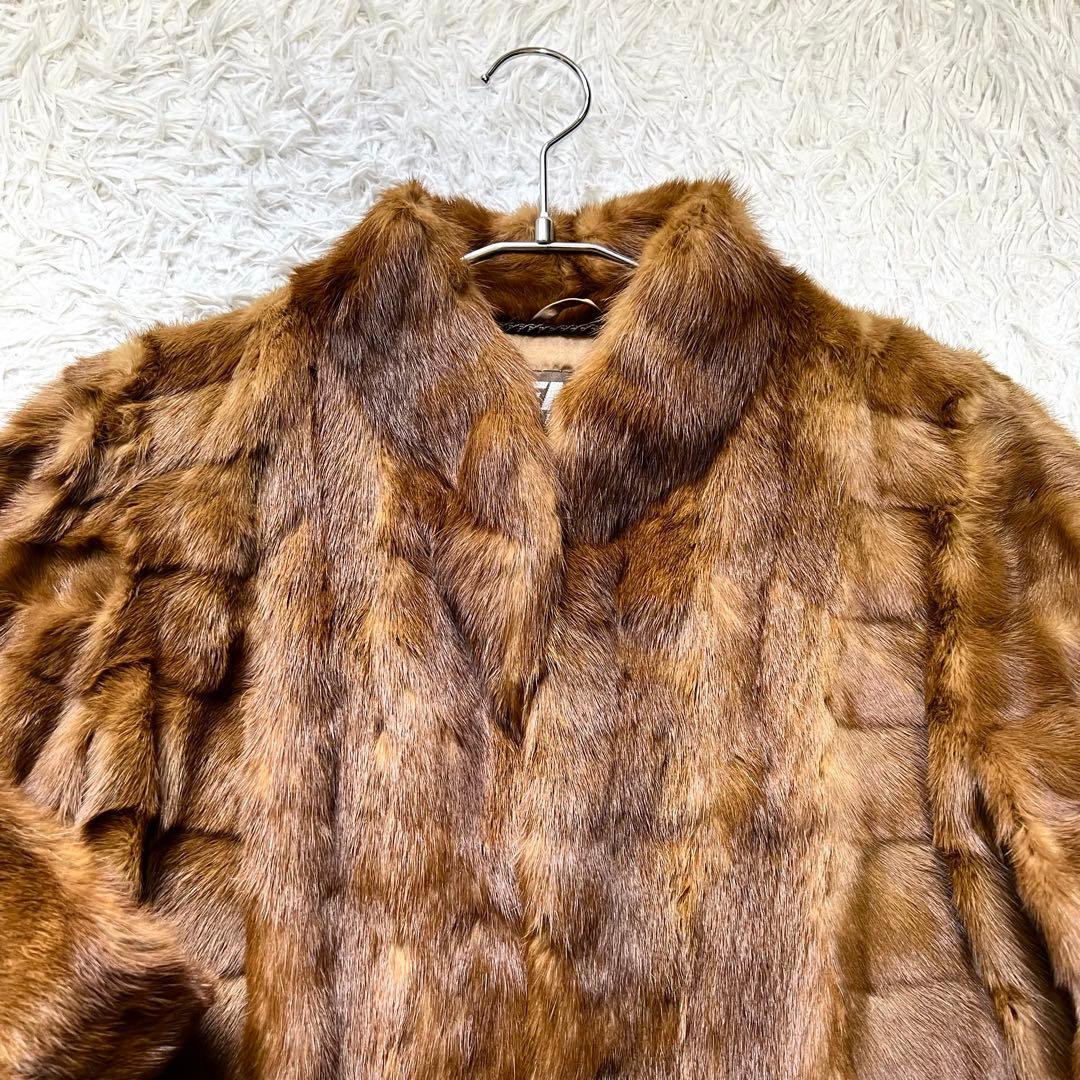 激レアデザイン エンバ 横段 リアルファーコート 本毛皮