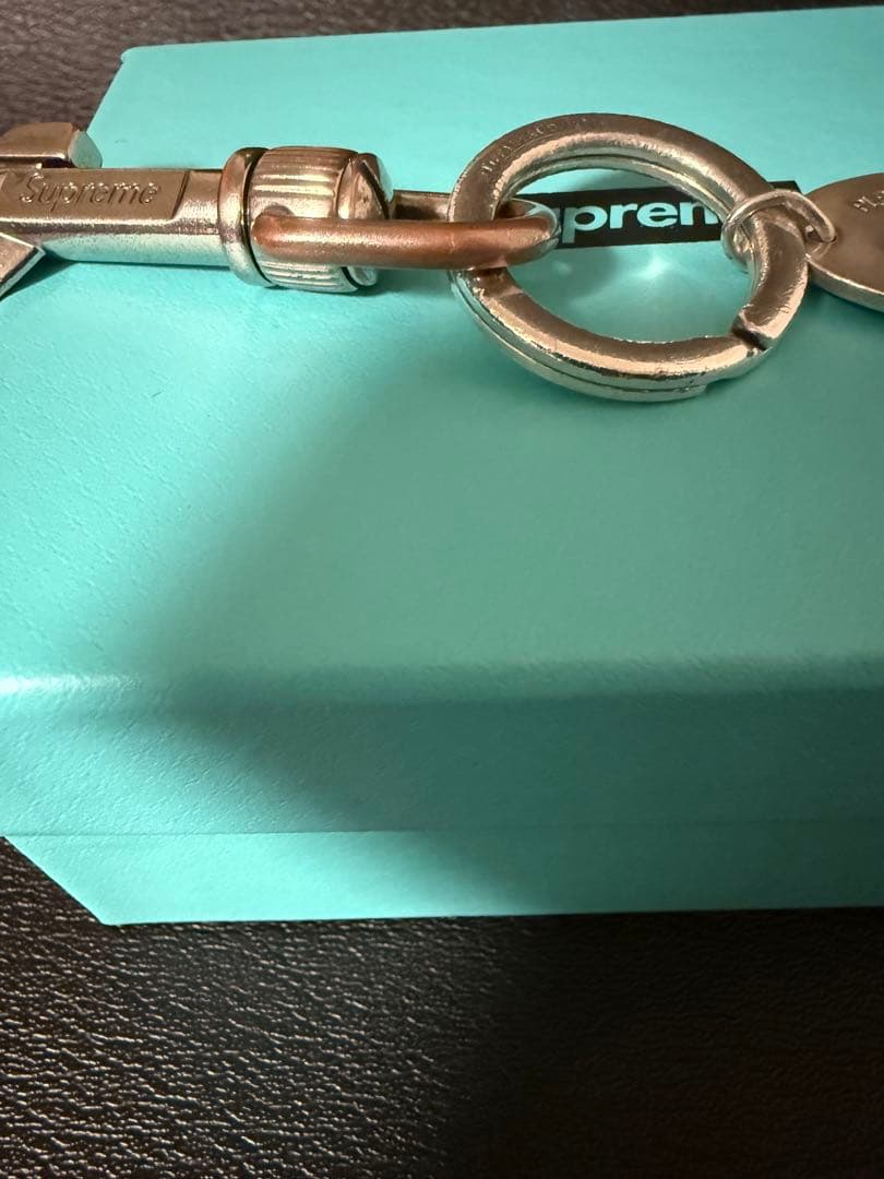 ク*エ様 Tifany supreme リターントゥ オーバルタグキーリング