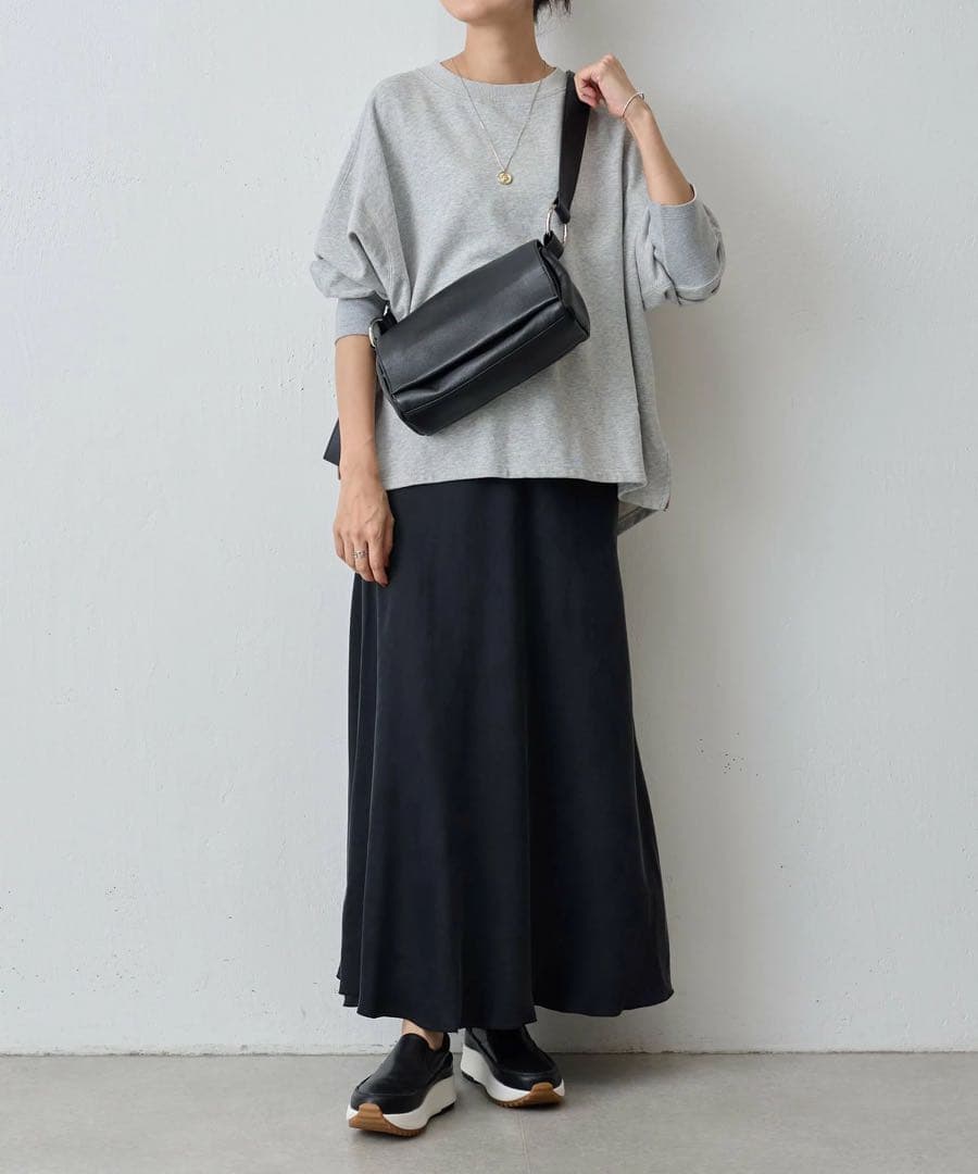 BEARDSLEY ピアズリー　レザーボディバッグ　ブラック