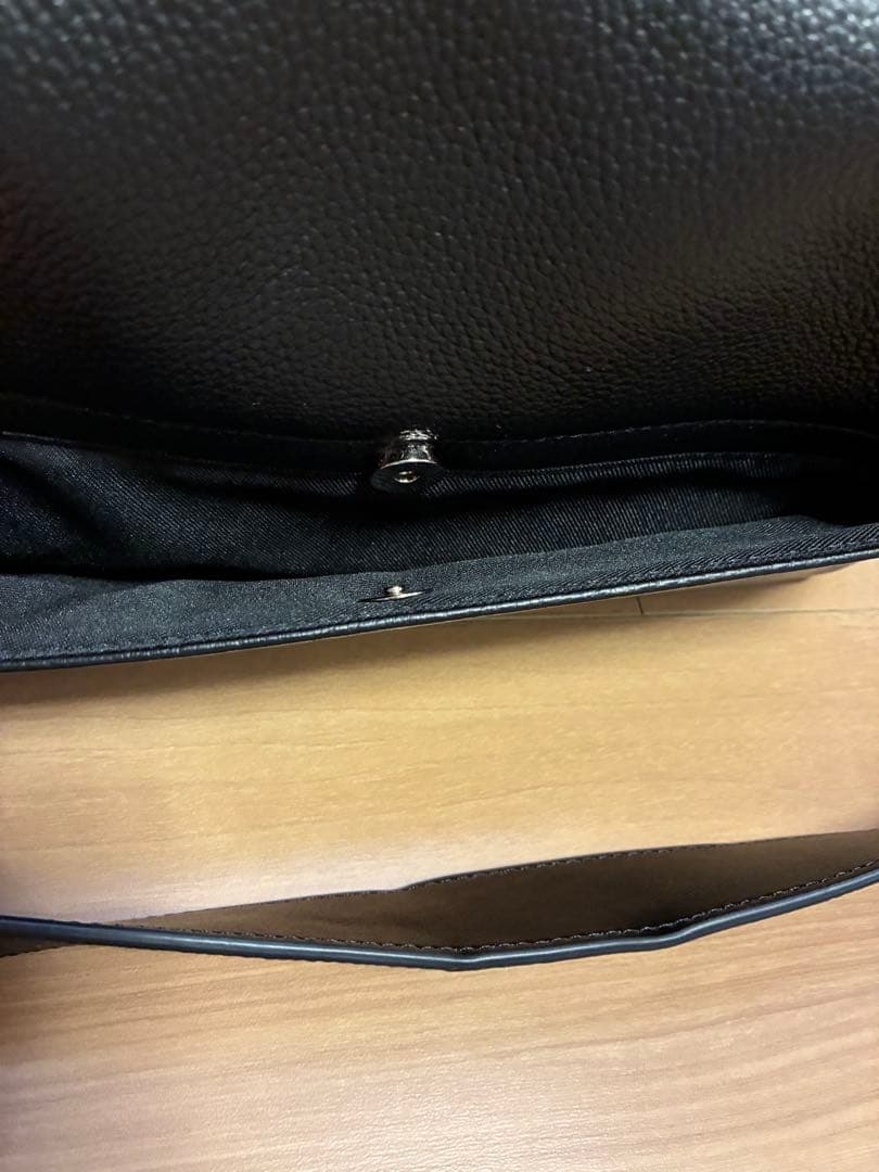 BEARDSLEY ピアズリー　レザーボディバッグ　ブラック