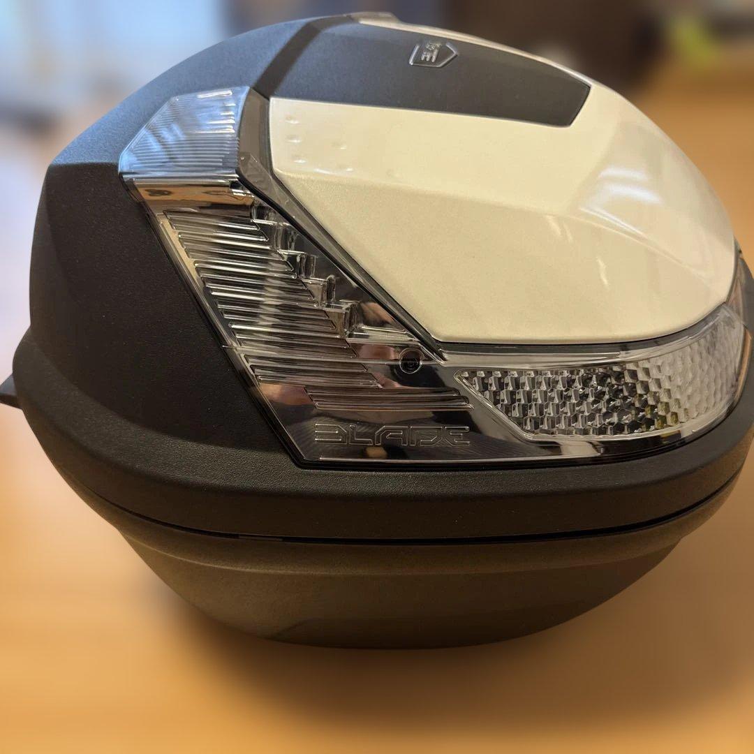 美品　GIVI BLADE リアボックス　モノロック　ジビ　47L