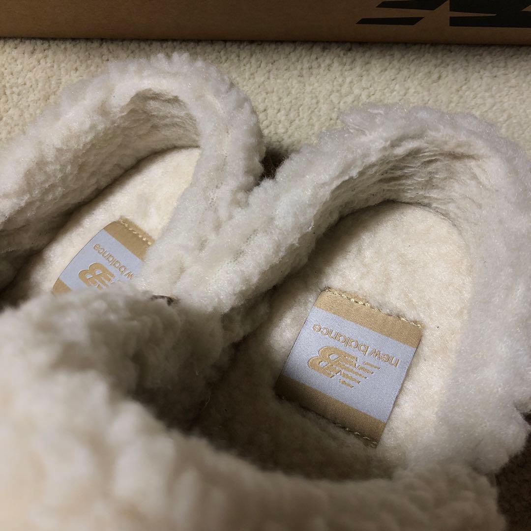 New Balance ボアサンダル　ベージュ　24.0