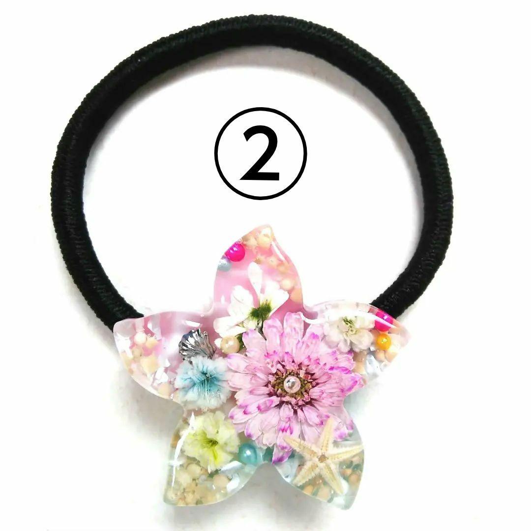 ヘアゴム レジン 大きなポッテリ三毛猫ちゃんとマトリカリア