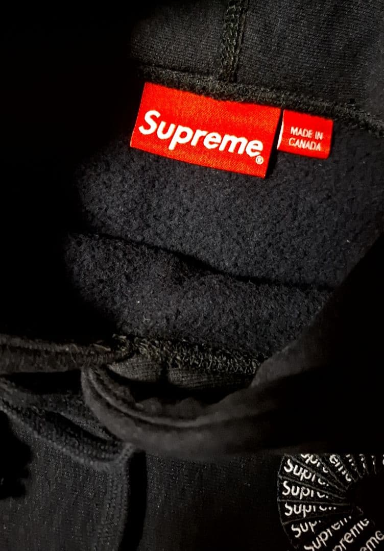 正規品 Supreme ブラック フード付きトレーナー