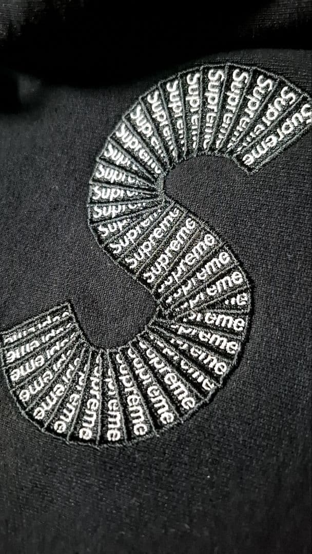 正規品 Supreme ブラック フード付きトレーナー