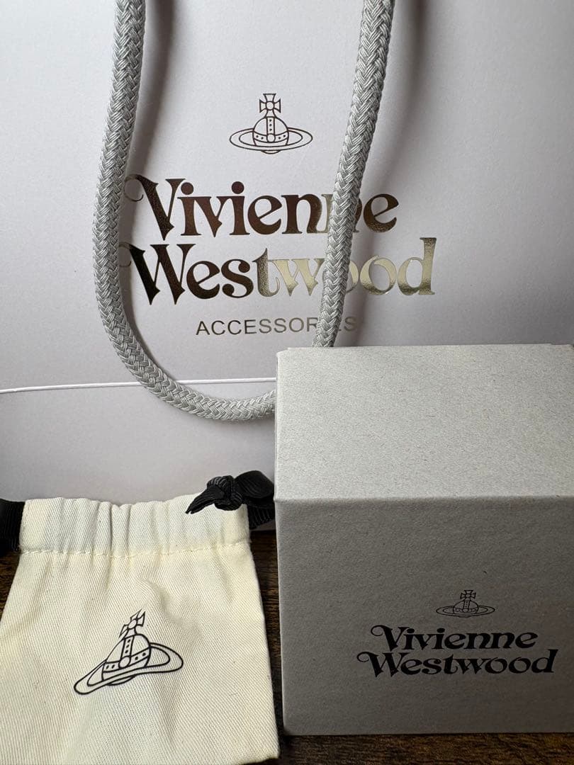 Vivienne Westwood シルバー片耳用ピアス