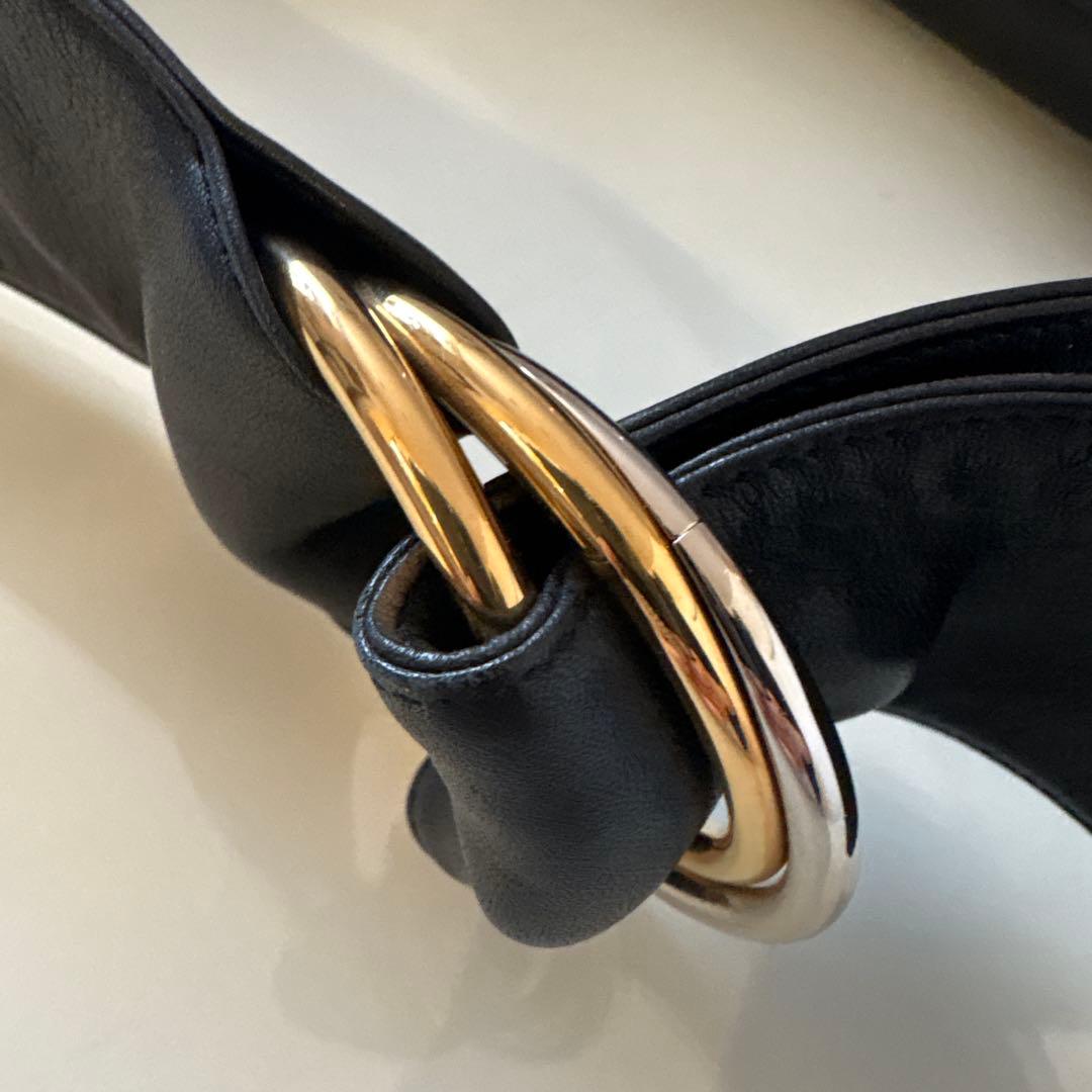 【Cartierカルティエ本物】黒のハンドバッグ ゴールドリング付き