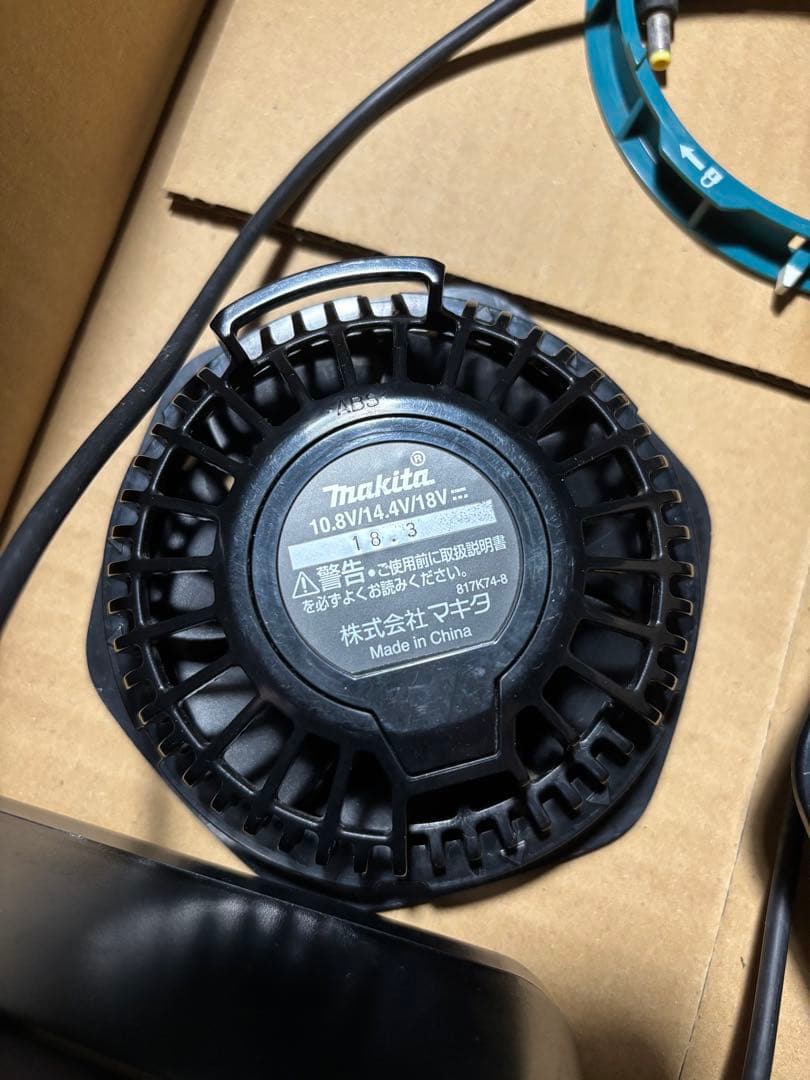 Makita DC10SA 充電器とファンセット　純正バッテリー2個付き